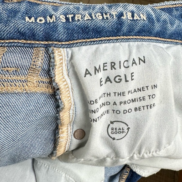 American Eagle Mom Straight Jeans Size 6 Stretch Light Wash - Picture 6 of 6